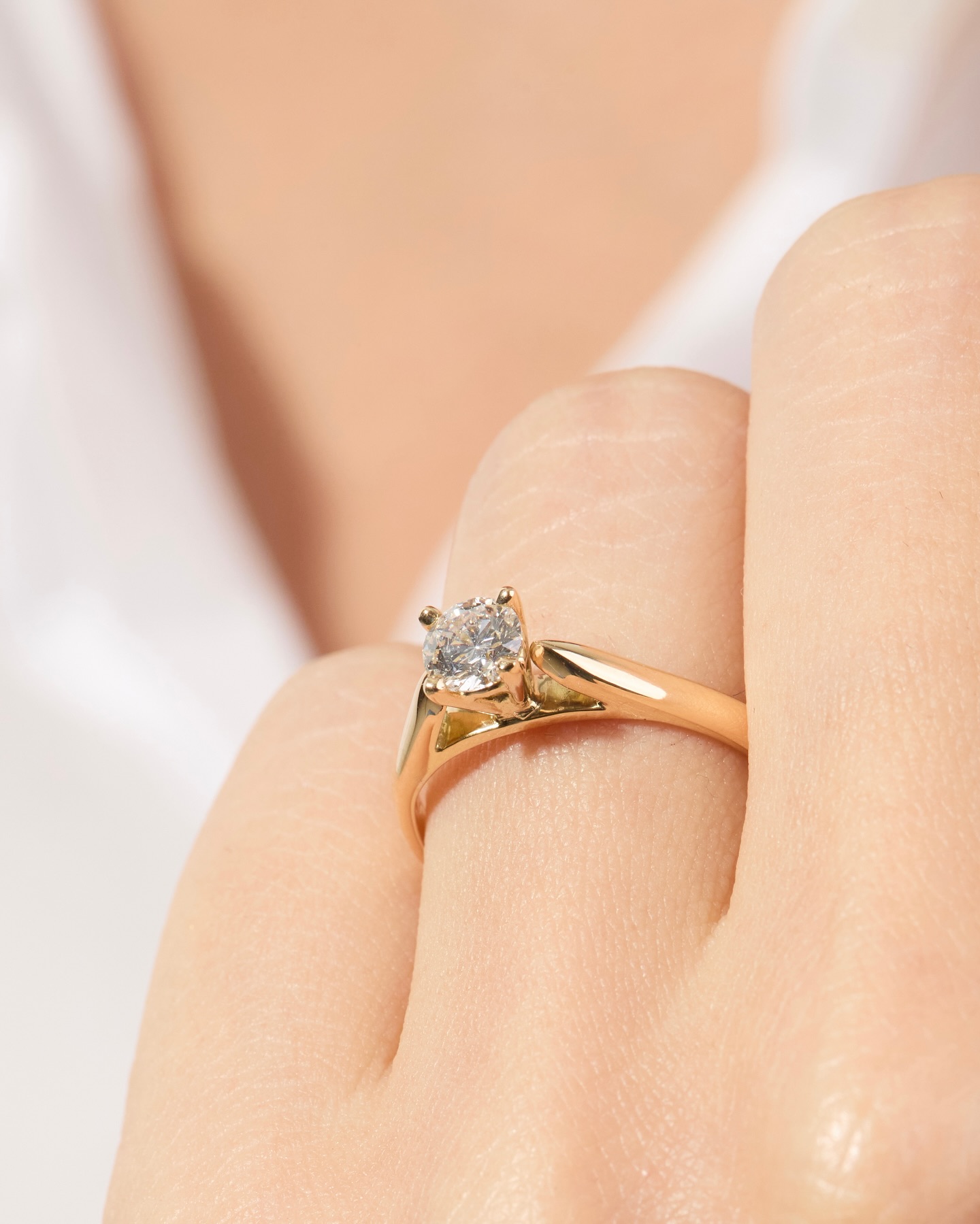Anillo de Oro con Diamante